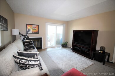 6722 S Lewis Ave unit 905, Tulsa, OK 74136 - photo 3