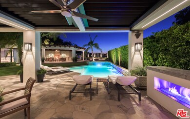 Huge entertaining yard