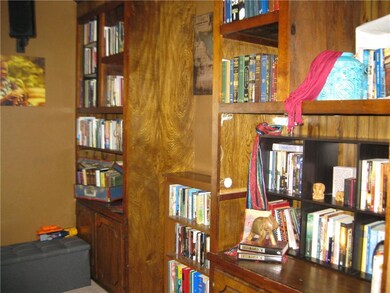 bookshelves/built ins