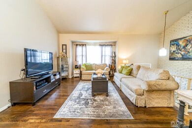 119 Lee Dr, Middlesex, NJ 08846 - photo 5