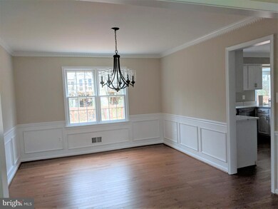 4850 Slatestone Ct, Fairfax, VA 22030 - photo 3