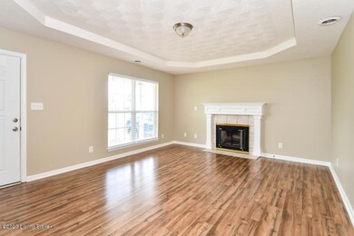 P2791089-02-Living Area-596604