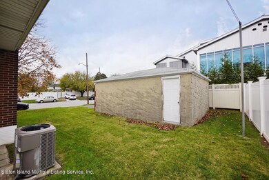 105 Riche Ave, Staten Island, NY 10314 - photo 7