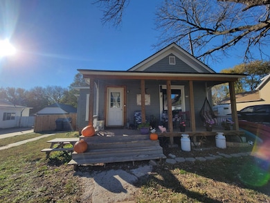 447 N 4th St, Tecumseh, NE 68450 - photo 2