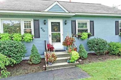 824 Whitney Dr, Schenectady, NY 12309 - photo 5