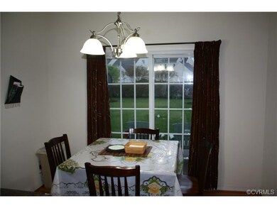 Eat-in Kitchen