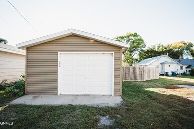 614 3rd Ave NW, Jamestown, ND 58401 - photo 2