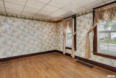 1847 W 7th St, Davenport, IA 52802 - photo 5