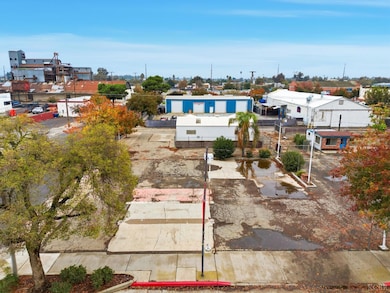 233 E 7th St, Hanford, CA 93230 - photo 3