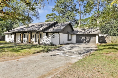 Long driveway provides extra parking space