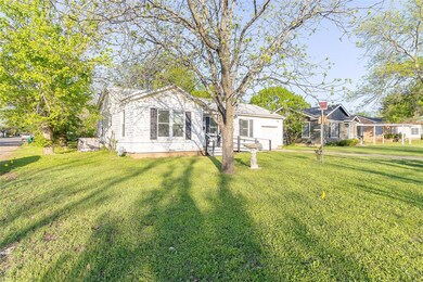 View of front of property featuring a front yard