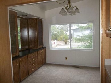 043-973657 - Dining Area 2