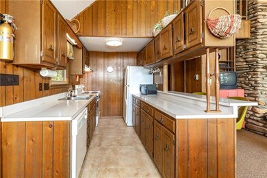 Easy maintain galley kitchen with Breakfast Bar