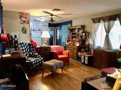 LIVING AREA TO KITCHEN AP243