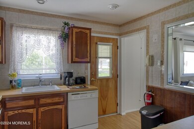 2 Bunker Hill Dr unit B, Whiting, NJ 08759 - photo 4