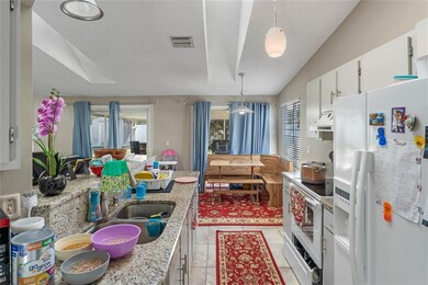 8138 Lesia Cir, Orlando, FL 32835 - photo 3