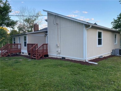 2400 Lynn Oak Dr, Greensboro, NC 27406 - photo 4