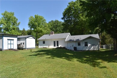 1915 Murrayhill Rd, Greensboro, NC 27403 - photo 4