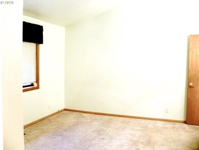 1496 Diamond St, Springfield, OR 97477 - photo 6