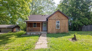 Home in town for sale thayer4