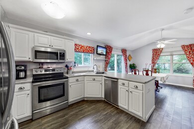 241 Spring Ct, North Aurora, IL 60542 - photo 6