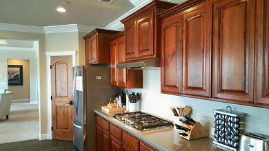 BEAUTIFUL CABINETS/APPLIANCES