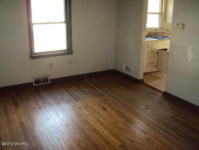 303 Woodruff St, Niles, MI 49120 - photo 7