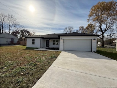 725 Higgins Dr, Jeffersonville, IN 47130 - photo 2