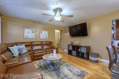 24824 Raven Ave, Eastpointe, MI 48021 - photo 6