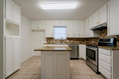 1012 Red Oak St, Azle, TX 76020 - photo 4