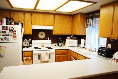 1019 Hopkins Rd, Central Point, OR 97502 - photo 3