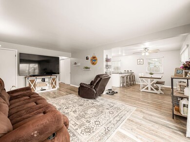 007_4b4c940_C - 765 Maxola009