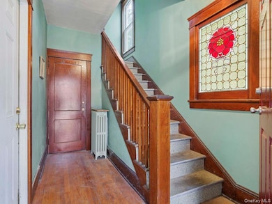 192 Washington Ave, Kingston, NY 12401 - photo 2