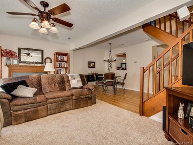 GREAT ROOM INTO DINING AREA