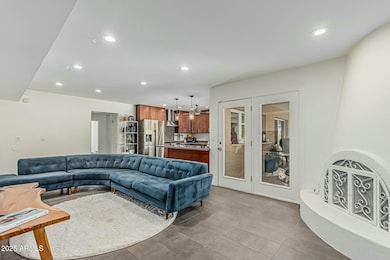 4317 E Yucca