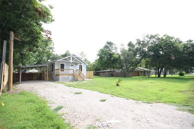 1714 W Lang St, Alvin, TX 77511 - photo 3