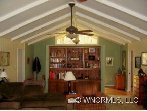 LR w/ Cathedral Ceiling