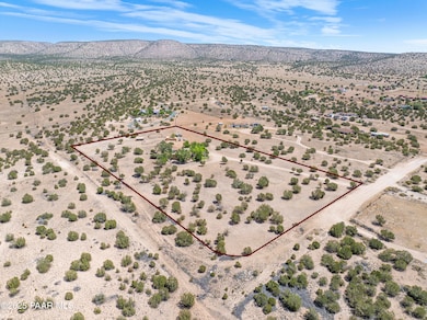 990 W Valleri Ann Rd, Paulden, AZ 86334 - photo 2