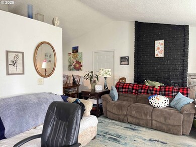 2385 19th St, Florence, OR 97439 - photo 6