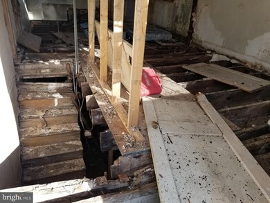 1012 Ellicott Driveway, Baltimore, MD 21216 - photo 5