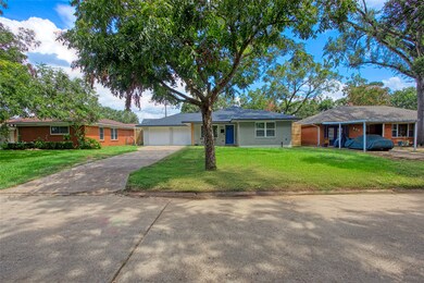 858 Sara Rose St, Houston, TX 77018 - photo 3