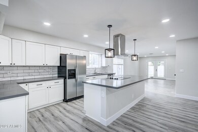 1216 E Ivyglen St-12