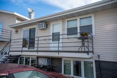 25-ROGTravis-1042-707 E Interstate Unit