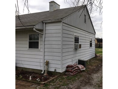 910 Poplar Dr, Jeffersonville, IN 47130 - photo 2