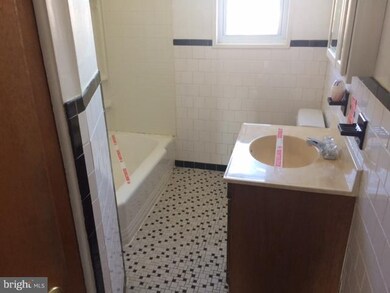 1031 Foxwood Ln, Essex, MD 21221 - photo 5