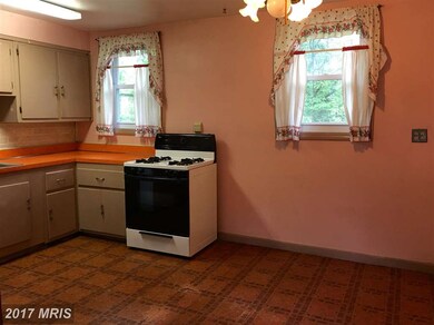 5803 Eastpine Dr, Riverdale, MD 20737 - photo 6