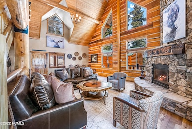 3_Main-Living_high_3858086