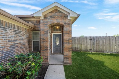 5201 Bailey Ln, Alvin, TX 77511 - photo 2