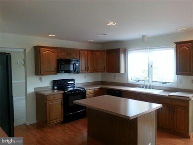 217 Heritage Dr, Columbus, NJ 08022 - photo 4