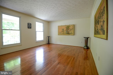 6304 Falling Brook Dr, Burke, VA 22015 - photo 3